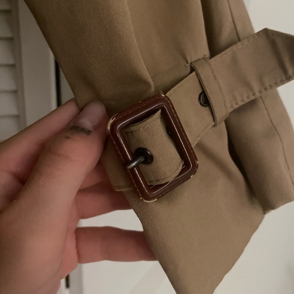 Tan Trench-coat - Picture 4 of 5